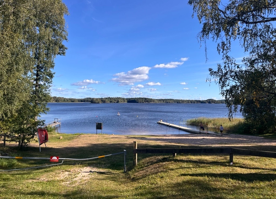Vy över basdplatsen