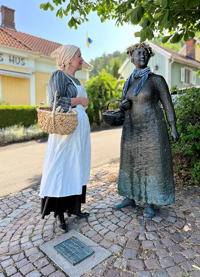 Amalia Eriksson står Staty i Gränna